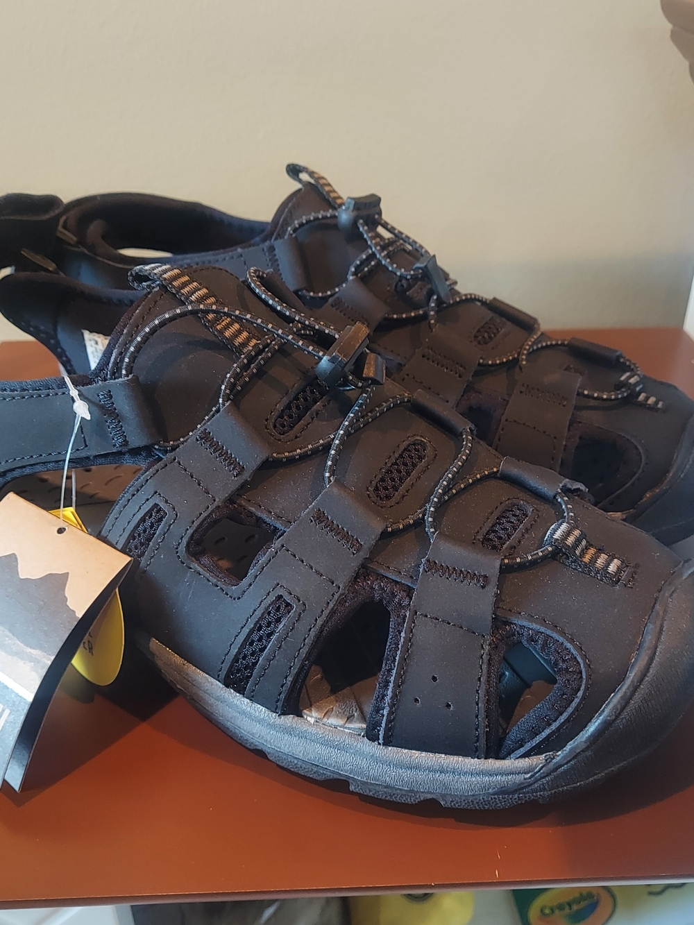 NWT Khombu Men's Black Outdoor Closed-Toe Sandals Size 13
